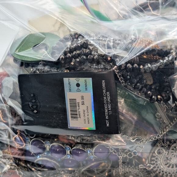 Jewelry Lot Ines Repurpose Bag Over 4 Pounds Beads & Possible Wearable Pieces - Picture 6 of 7